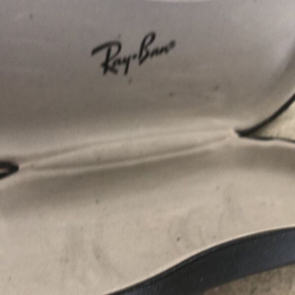 Ray-Ban Black Hard sunglass case. - Picture 10 of 10